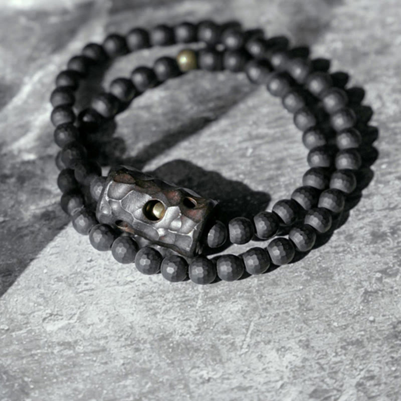 Pulsera protectora de doble vuelta de ónix negro y ébano con superficie esmerilada y piedras de Buda