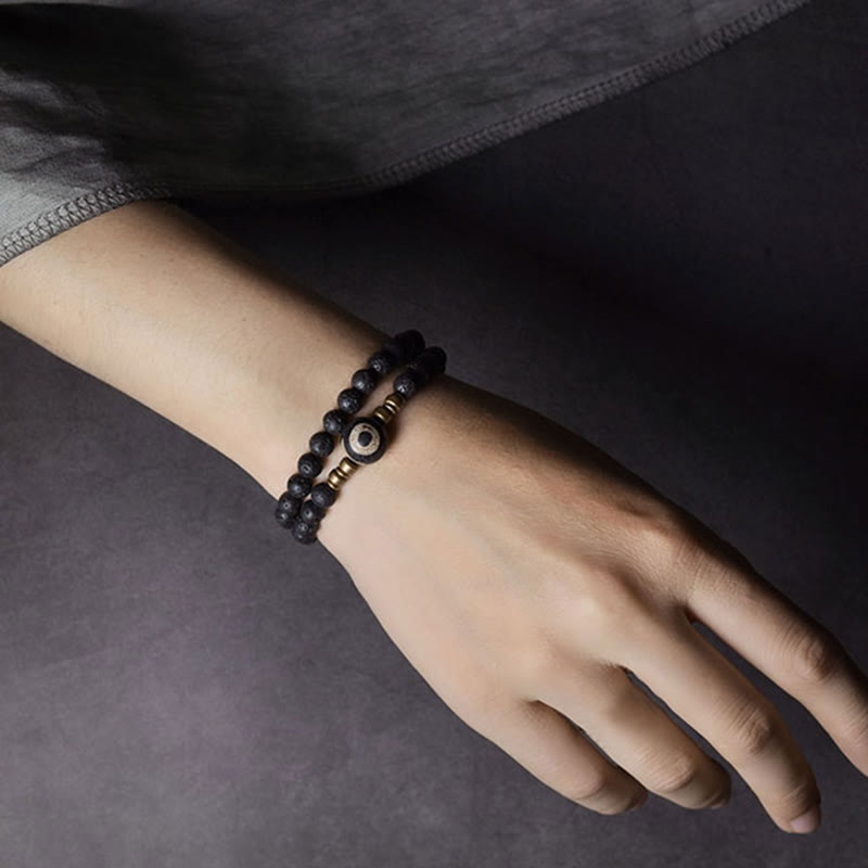 Pulsera curativa de doble vuelta con cuentas de latón y cobre de tres ojos de roca de lava vintage de Buda