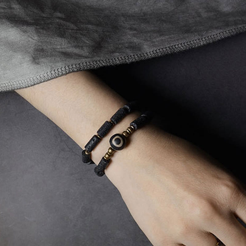 Pulsera de calma con múltiples vueltas de cobre y latón con cuentas Dzi de tres ojos de roca volcánica vintage de Buda