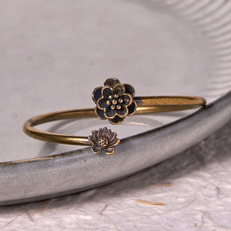 Pulsera curativa de cobre y latón con piedras de Buda y flor de durazno