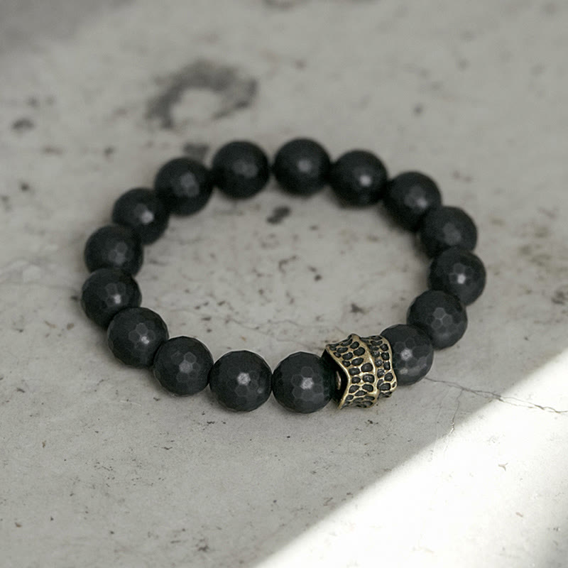 Pulsera protectora de cobre y latón con ónix negro mate y piedras de Buda