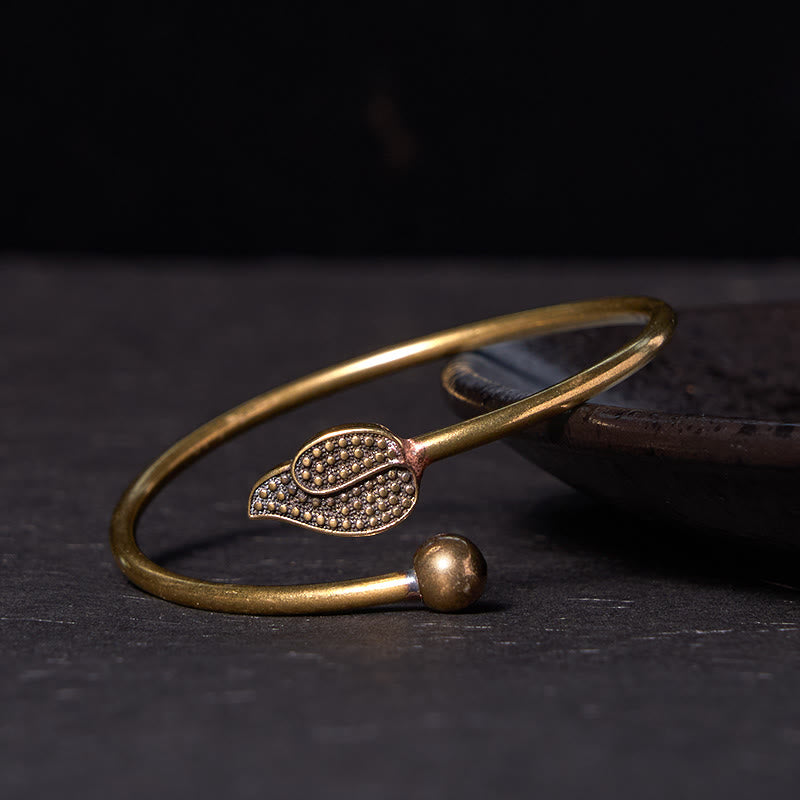 Pulsera brazalete de cobre y latón con cuentas de hojas y piedras de Buda para la suerte y la riqueza