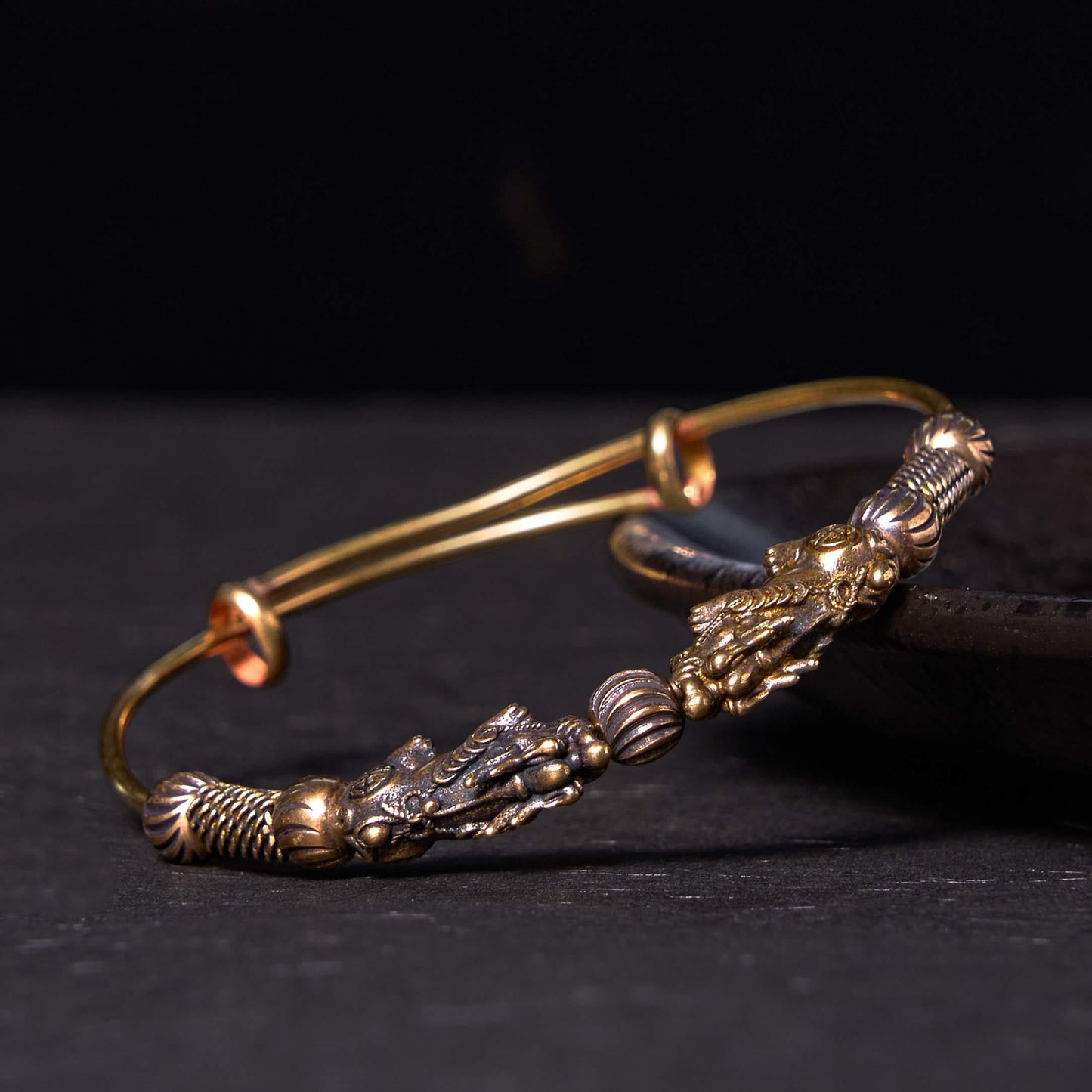 Pulsera de cobre y latón con piedras de Buda Pi Xiu para alejar los malos espíritus.