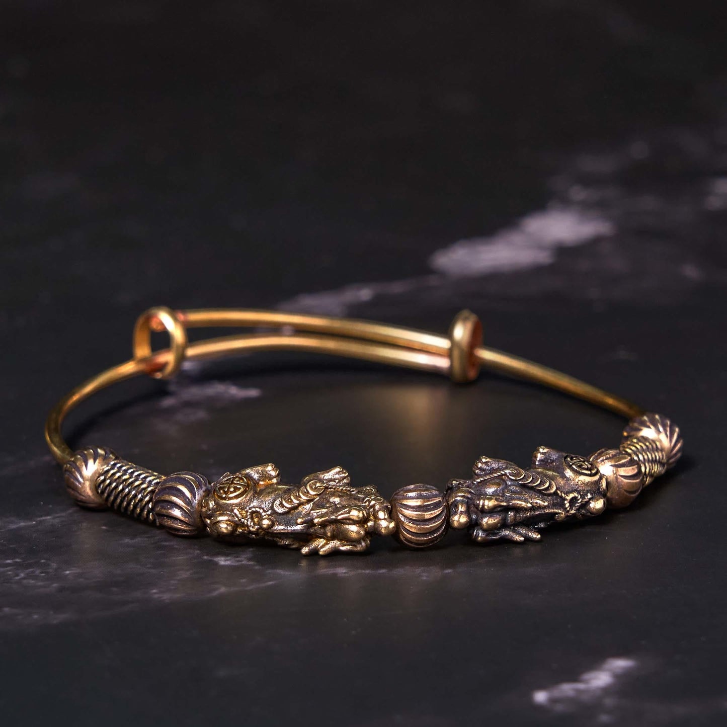 Pulsera de cobre y latón con piedras de Buda Pi Xiu para alejar los malos espíritus.