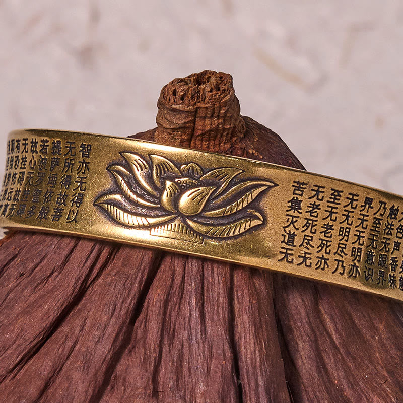 Brazalete de la paz de cobre y latón con sutra del corazón y flor de loto de Buda