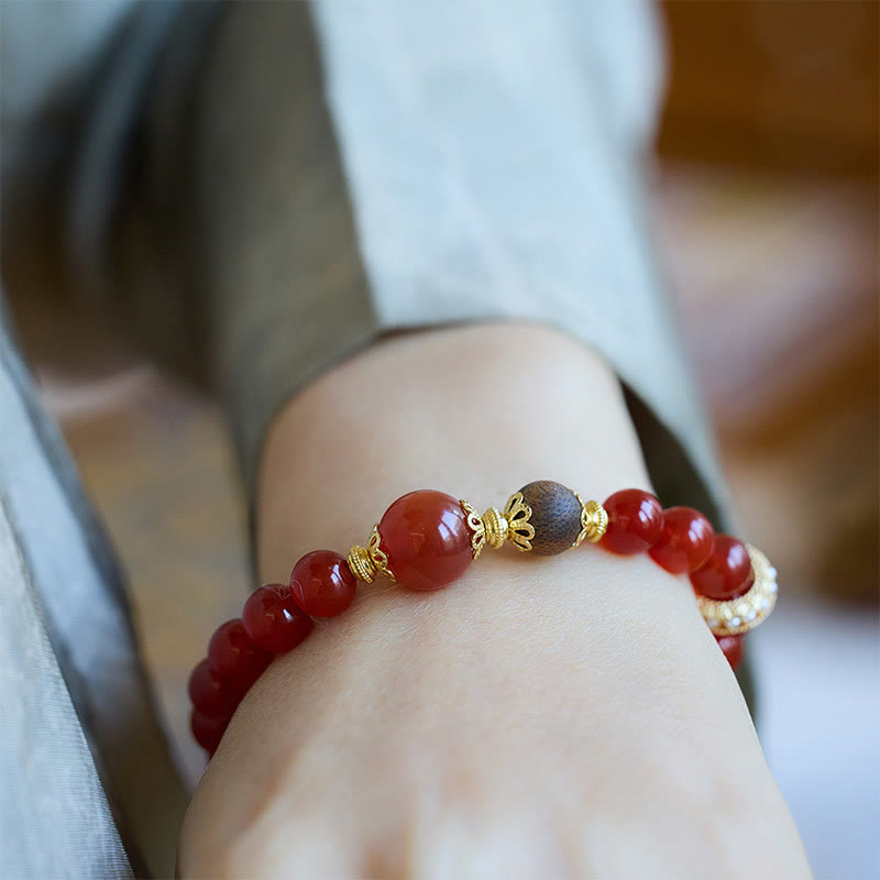 Pulsera de confianza de ágata roja y madera de agar con piedras de Buda