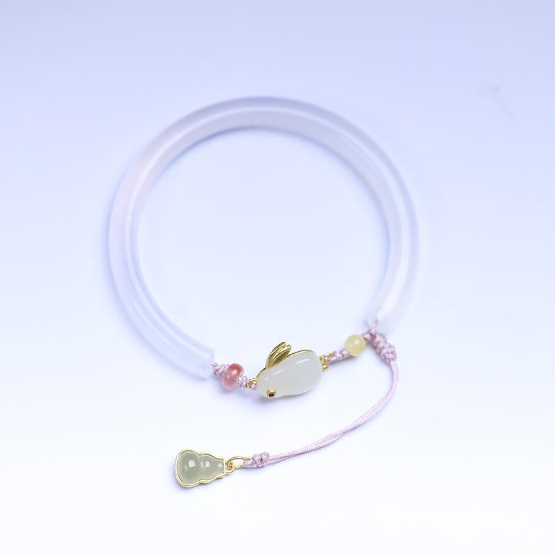 Pulsera con cuentas de ágata blanca natural y jade hetiano con diseño de conejo
