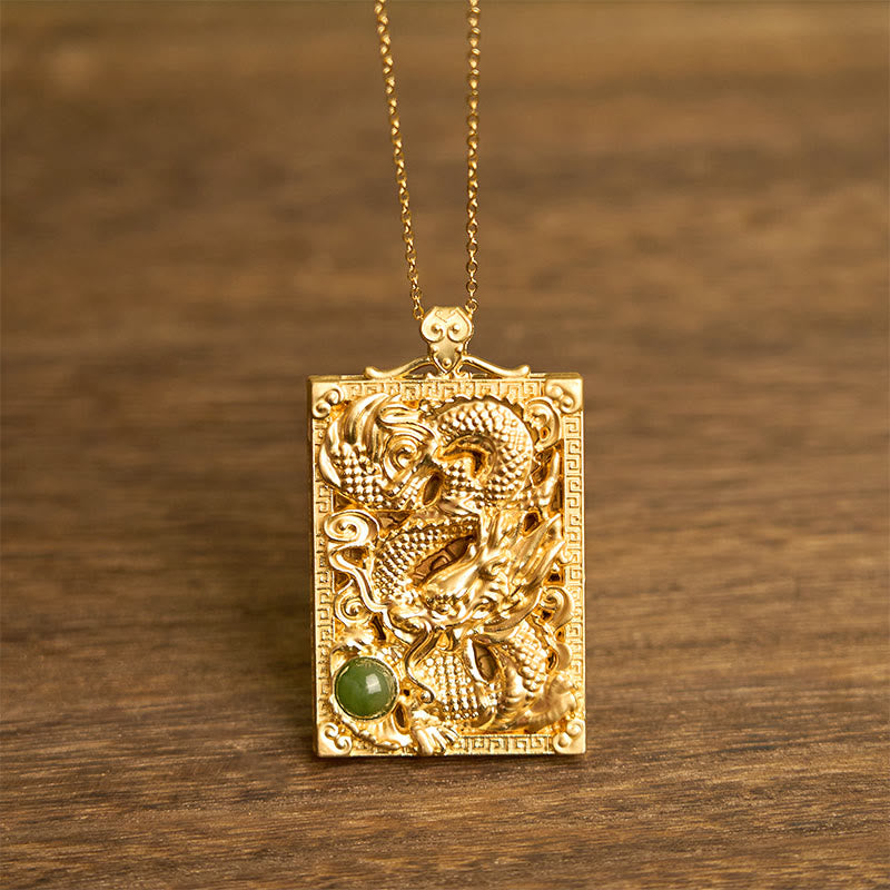 Collar con colgante de jade hetiano de cobre bañado en oro y piedras de Buda con dragón
