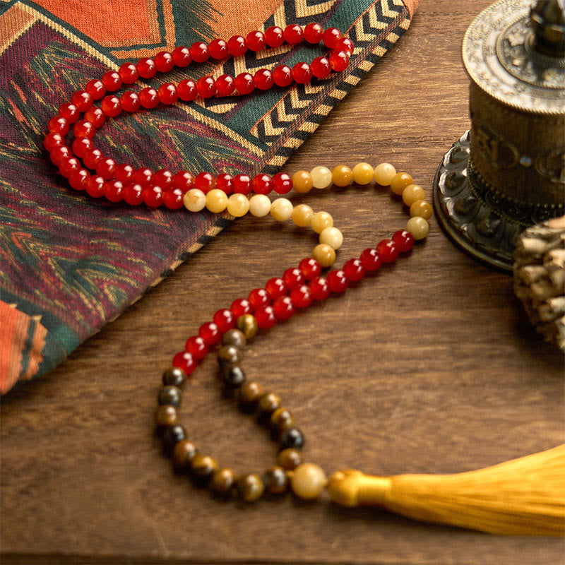 Pulsera de piedra de Buda con 108 cuentas de mala, ágata roja, ojo de tigre y borla amarilla.