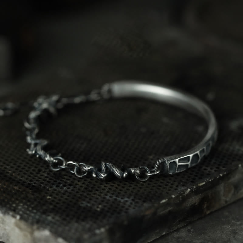 Media pulsera de protección con espinas y diseño de martillo de piedras de Buda en plata de ley