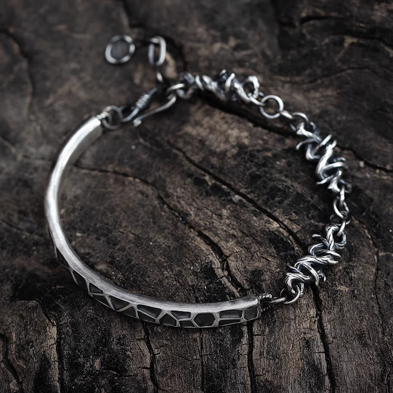 Media pulsera de protección con espinas y diseño de martillo de piedras de Buda en plata de ley