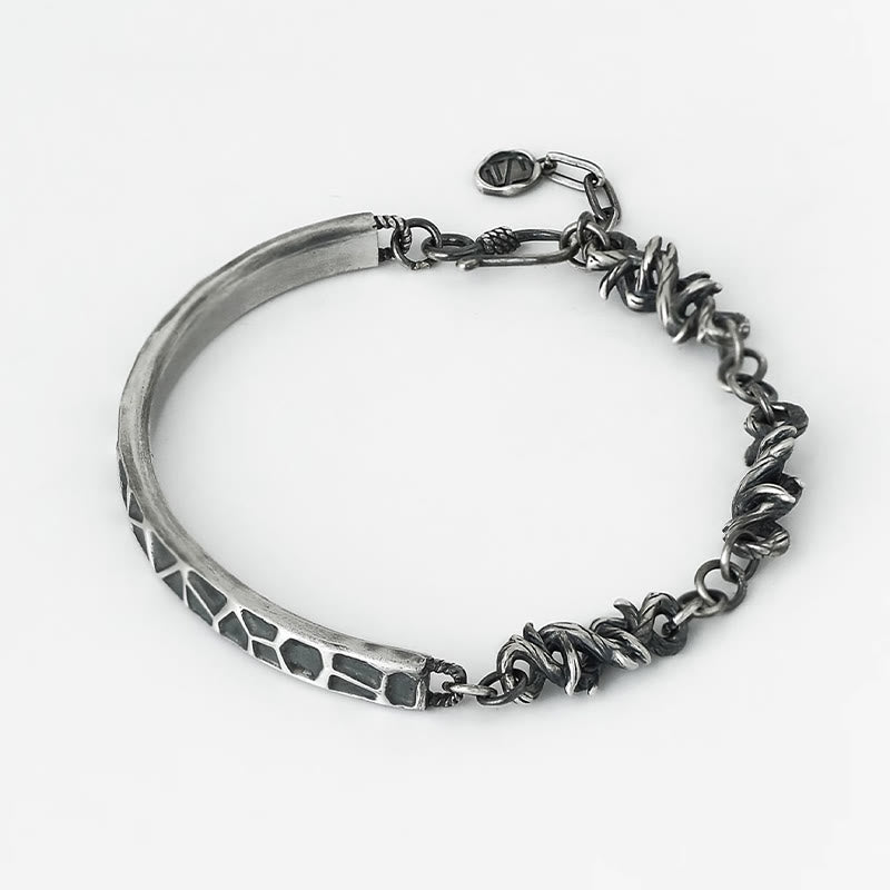Media pulsera de protección con espinas y diseño de martillo de piedras de Buda en plata de ley