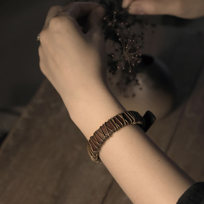 Pulsera de equilibrio con piedras de Buda, cuero vintage, cobre, latón y alambre enrollado