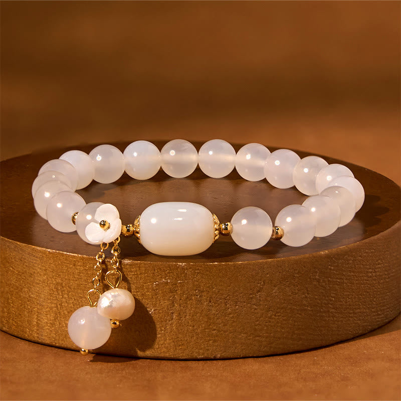Pulsera de la suerte con flor de perla y ágata blanca de Buddha Stones