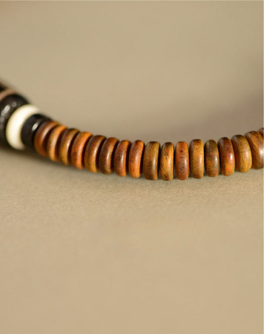 Tibetisches grünes Sandelholz-Armband mit neunäugigen Dzi-Perlen