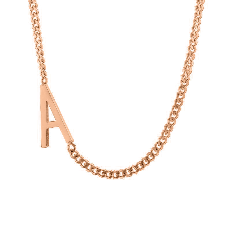 El collar con inicial delgada