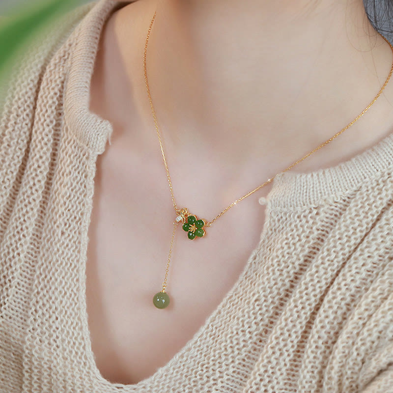Collar con colgante de la suerte con diseño de flor de ciruelo y jade cian hetiano en plata de ley 925 con piedras de Buda