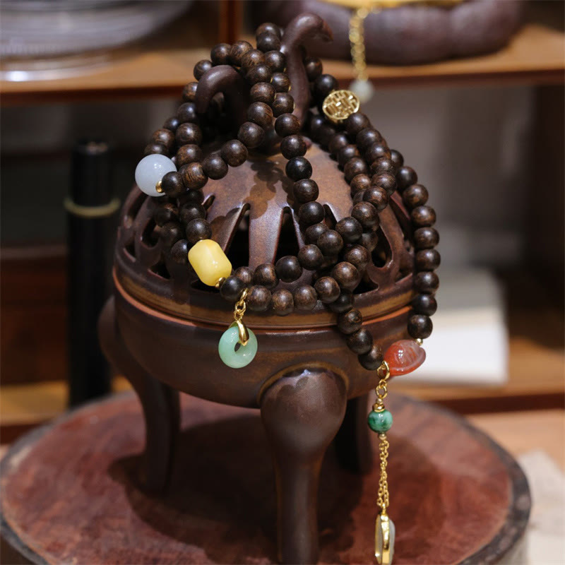 Pulsera de la paz con 108 cuentas de mala de Buda, madera de agar de Brunei, ámbar, ágata roja y jade con hebilla de la paz.