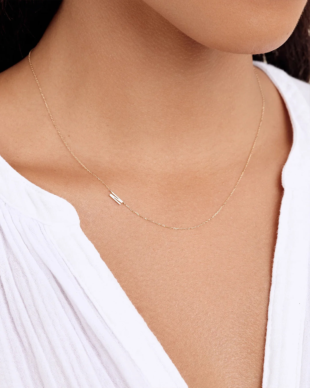 Collar con el alfabeto en oro de 14 quilates