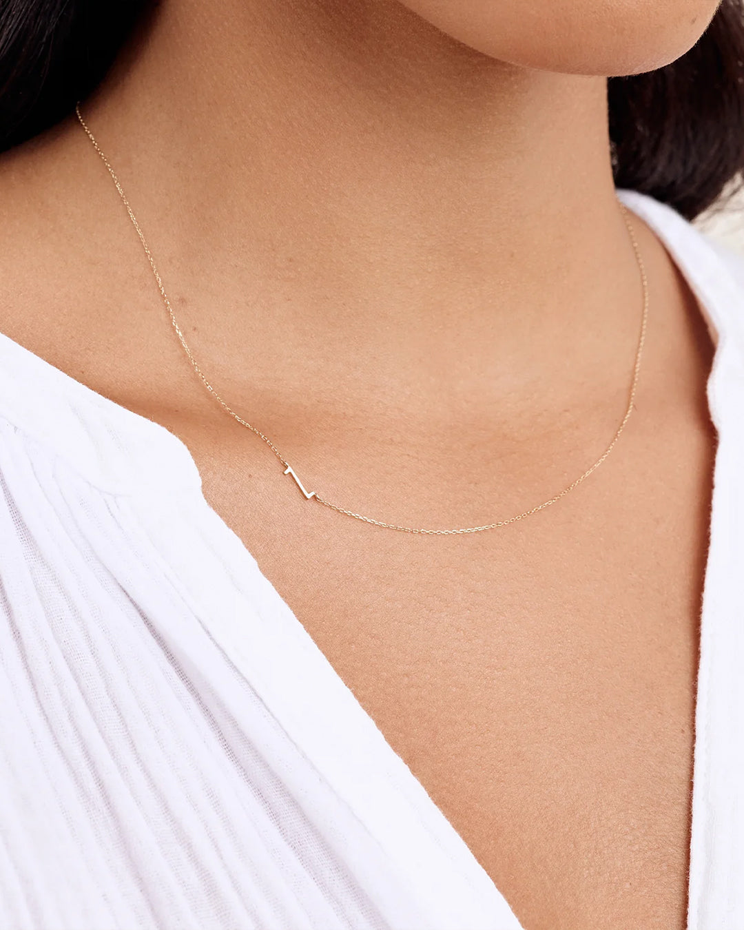 Collar con el alfabeto en oro de 14 quilates