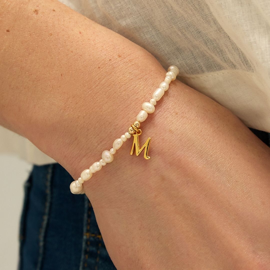 Goldperlen-Armband mit Anfangsbuchstaben