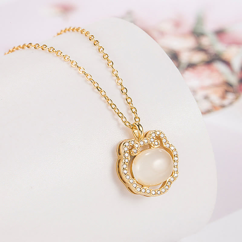 Collar con colgante positivo de candado de buenos deseos y calcedonia con piedras de Buda