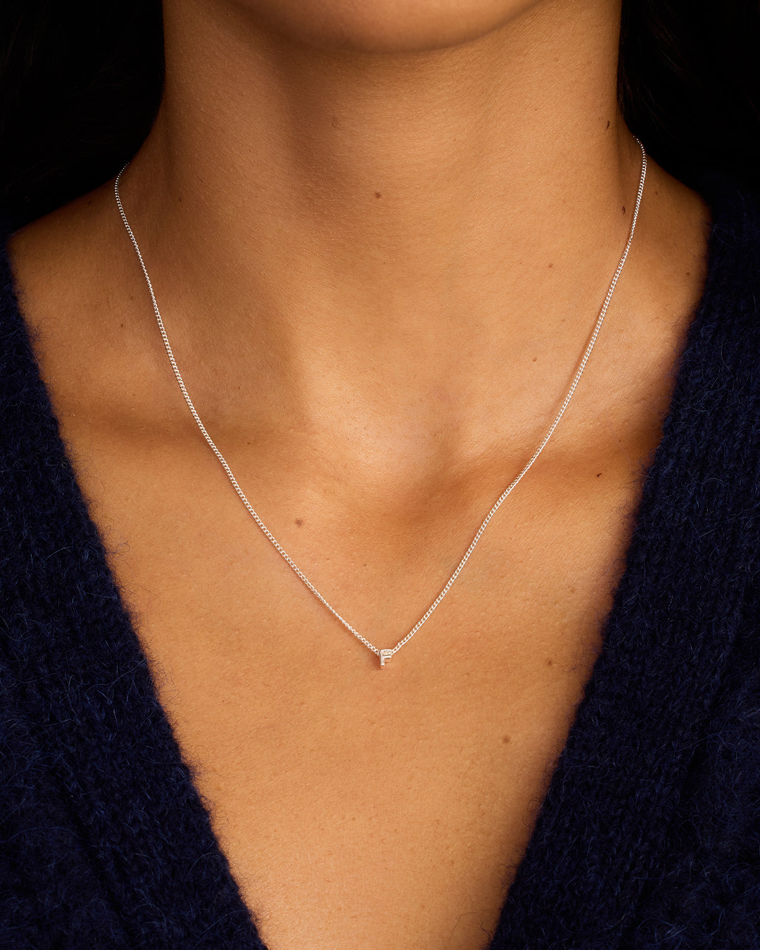 Collar con el alfabeto Wilder Mini