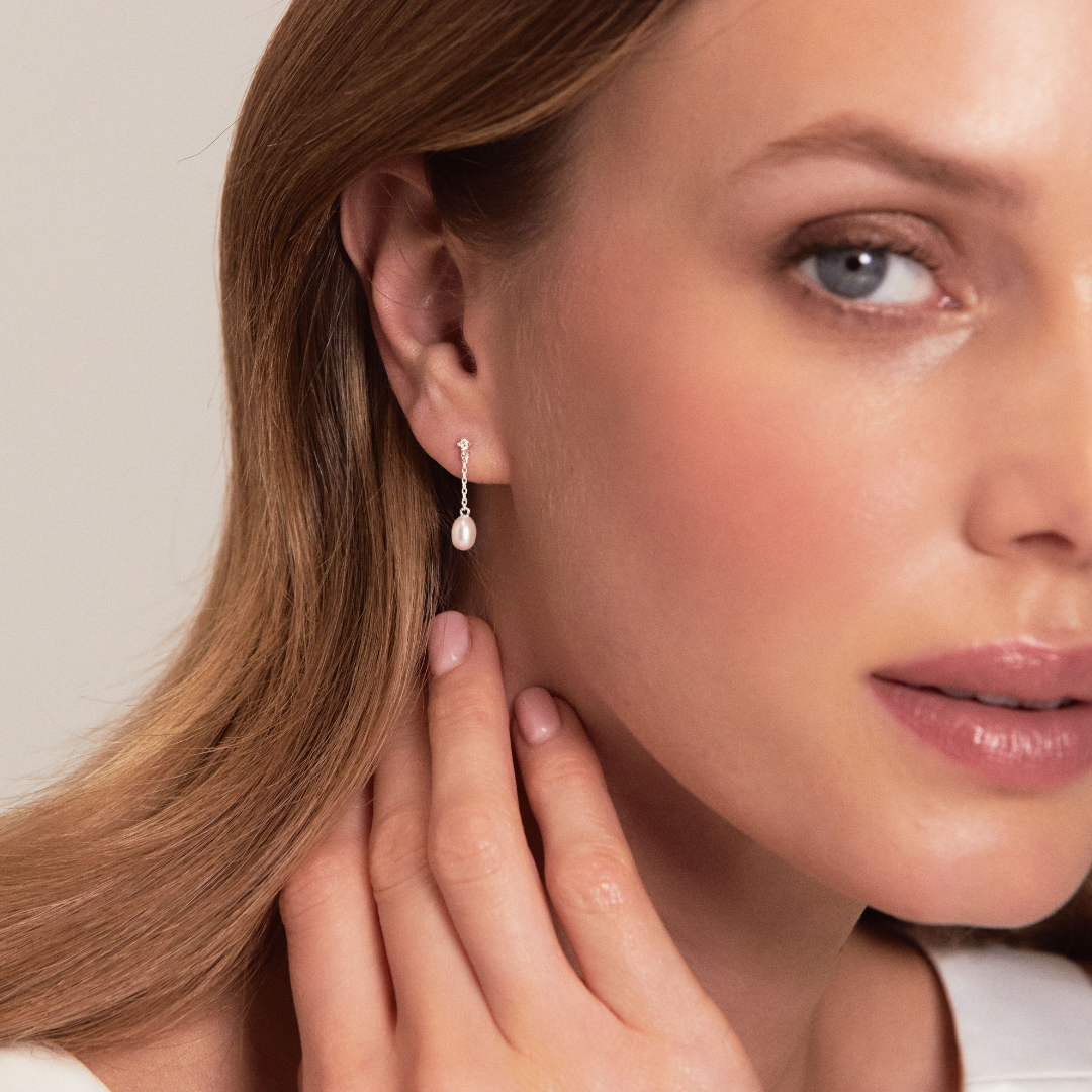 Silberne Ohrstecker mit Perlen im Diamant-Stil