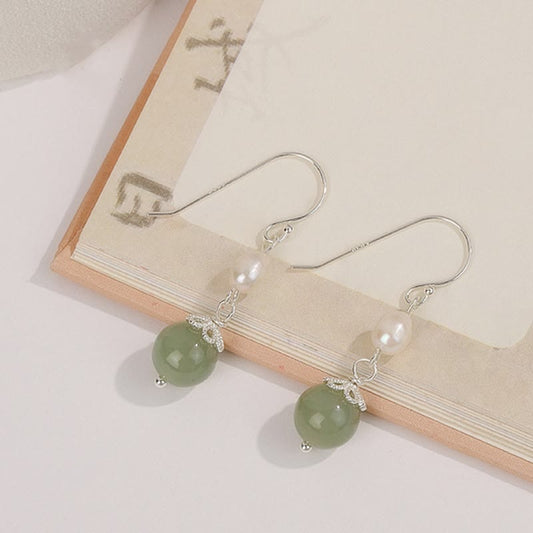 Pendientes de Buda de plata de ley 925 con jade y perla natural.