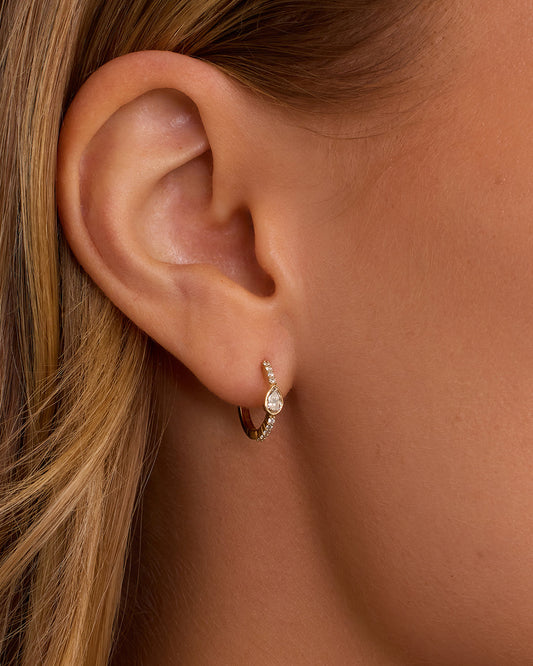 Huggies de pera con diamantes cultivados en laboratorio