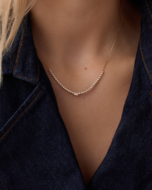 Collar de hilera de esmeraldas y diamantes cultivados en laboratorio