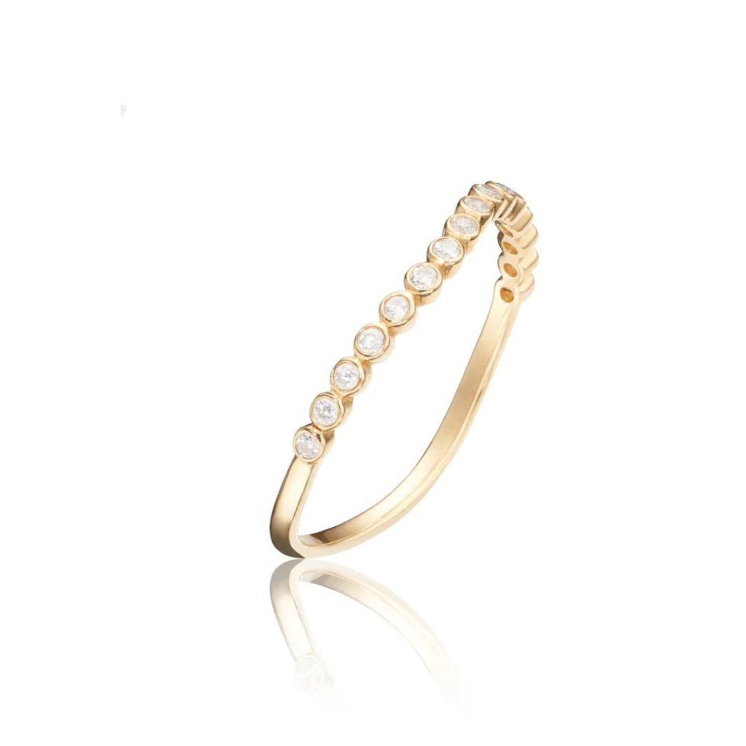 Anillo de oro con diamantes estilo ola