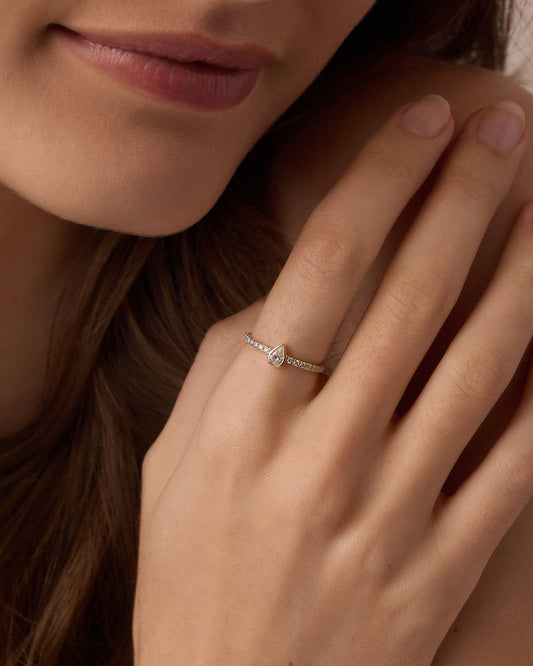 Birnenförmiger Ewigkeitsring mit im Labor gezüchteten Diamanten