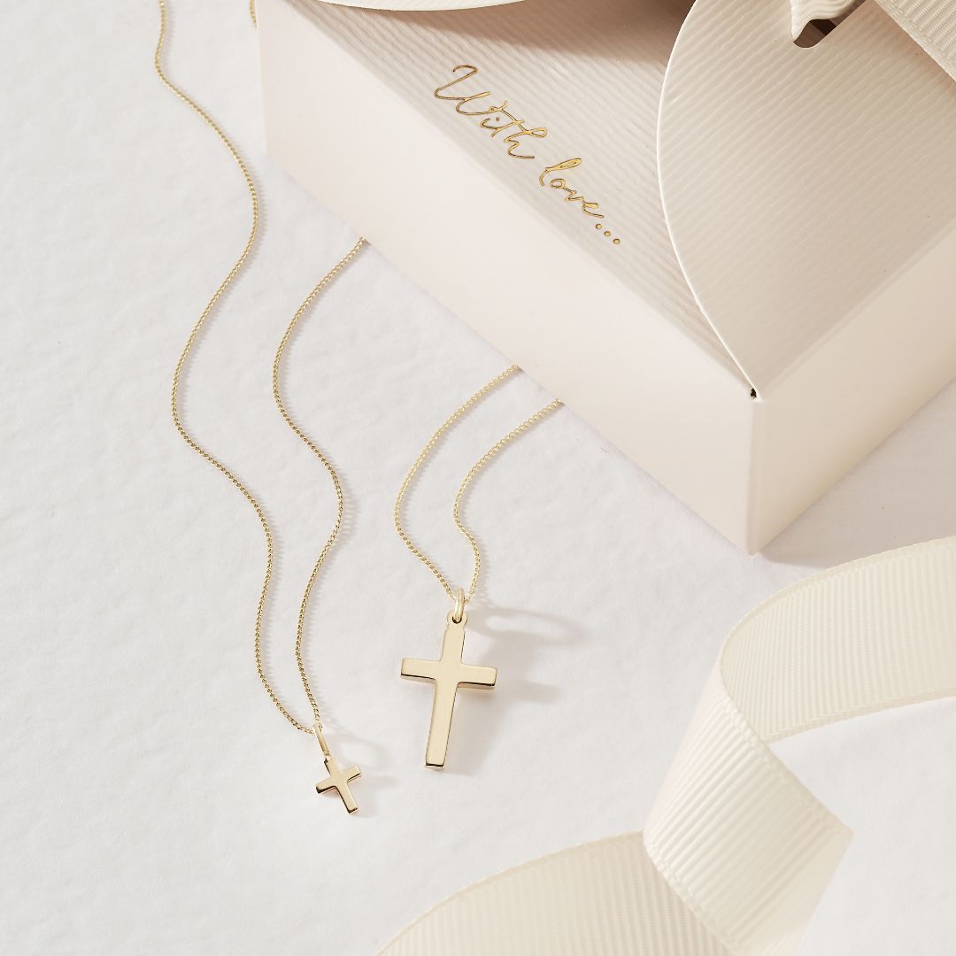 Halskette mit kleinem Kreuz aus massivem Gold