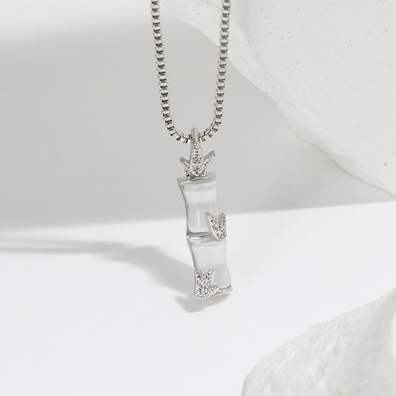 Collar con colgante de armonía con diseño de bambú y calcedonia de piedras de Buda