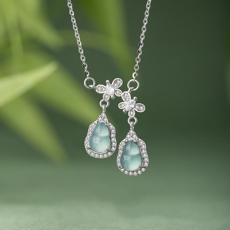 Collar con colgante de mariposa de la suerte con doble calabaza de jade verde y piedras de Buda en plata de ley 925
