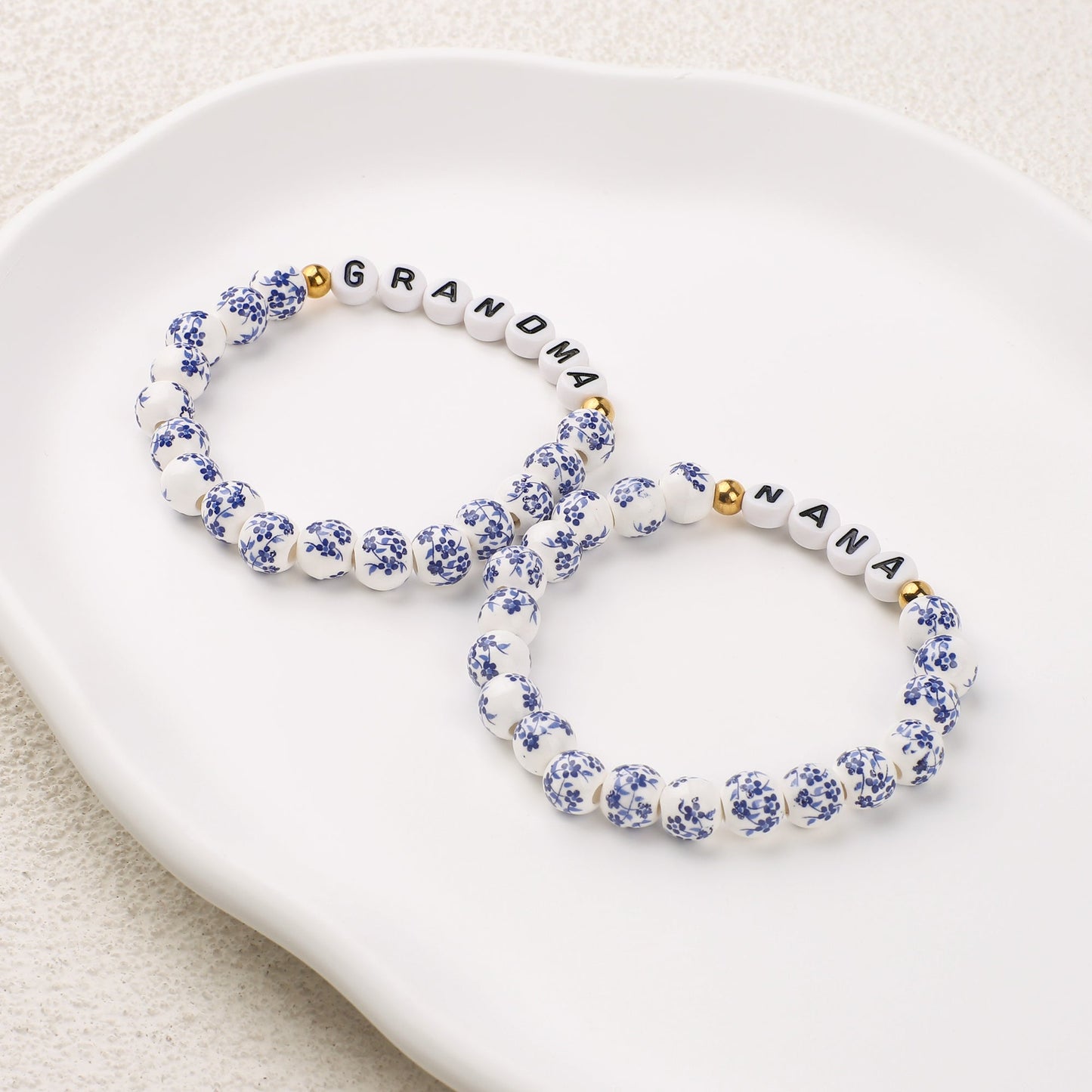 Blaues Porzellan-Armband mit Blumenperlen für Mama und Oma