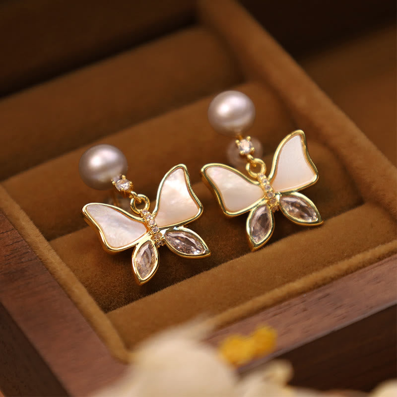 Pendientes de botón con diseño de mariposa y perlas de concha natural de cobre bañados en oro de 18 quilates con piedras de Buda