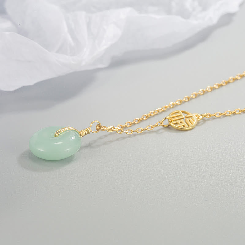 Colgante de collar con hebilla de paz y abundancia con símbolo de jade fu y moneda de cobre y piedras de Buda