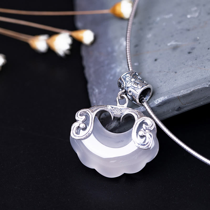 Collar con colgante de pez koi y candado de buenos deseos de calcedonia natural en plata de ley 925 con piedras de Buda