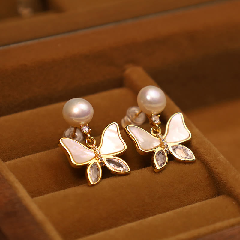 Pendientes de botón con diseño de mariposa y perlas de concha natural de cobre bañados en oro de 18 quilates con piedras de Buda