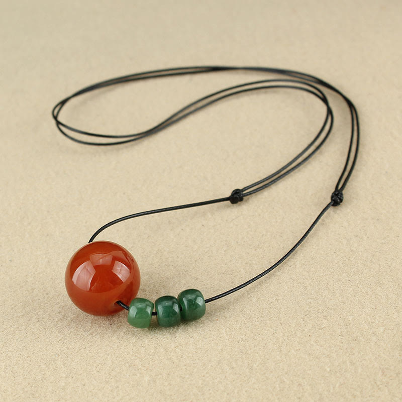 Collar con colgante de cuerda de cuero con cuentas de semillas de Bodhi verdes, ágata roja y aventurina verde, piedras de Buda