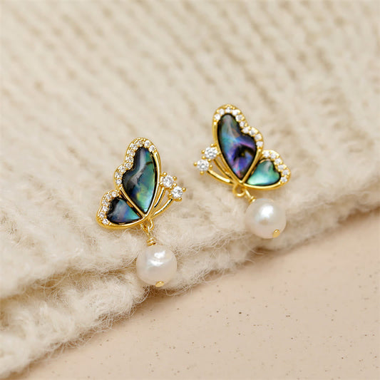 Pendientes de botón con forma de mariposa y perla de cobre bañados en oro de 18 quilates con piedras de Buda
