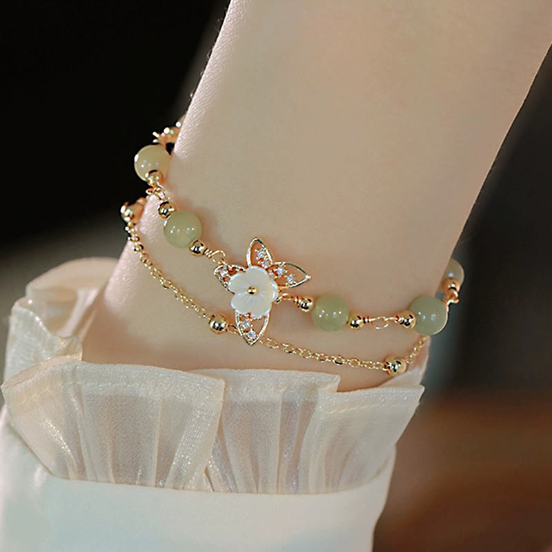 Pulsera de la suerte de doble capa con piedras de Buda, chapada en oro de 14 quilates, jade, mariposa, piedra tridacna y flor
