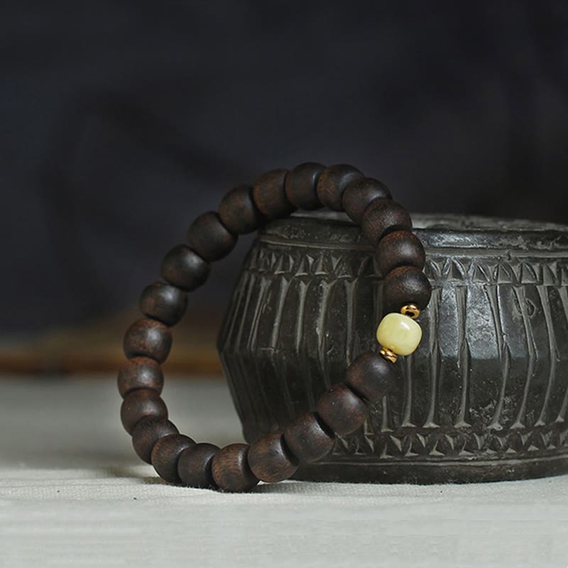 Buddha Stones Seltenes Brunei-Adlerholz-Bernstein-Armband mit Balance, Frieden und Ruhe