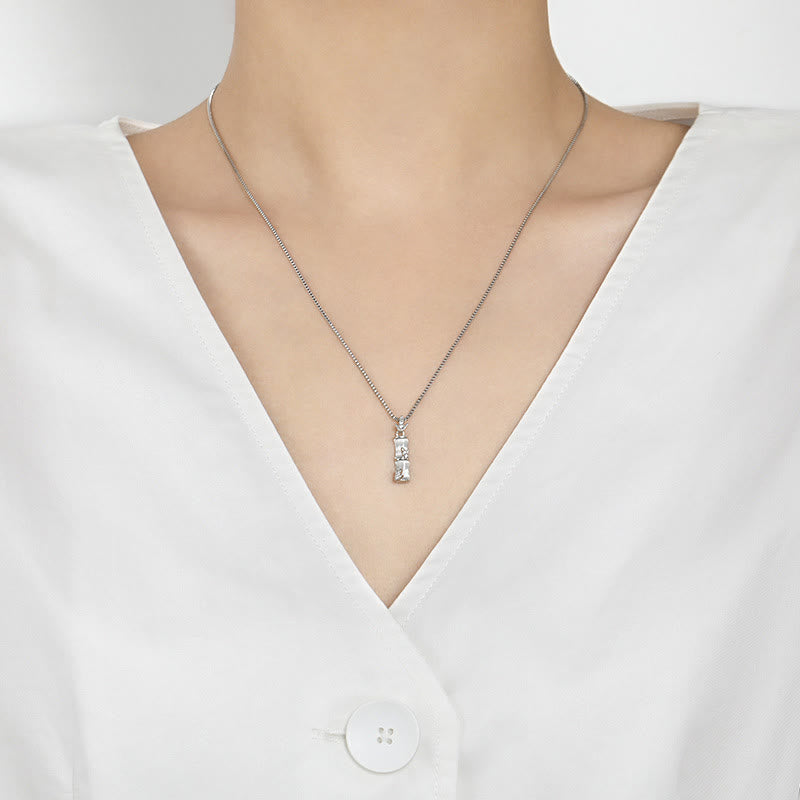 Collar con colgante de armonía con diseño de bambú y calcedonia de piedras de Buda