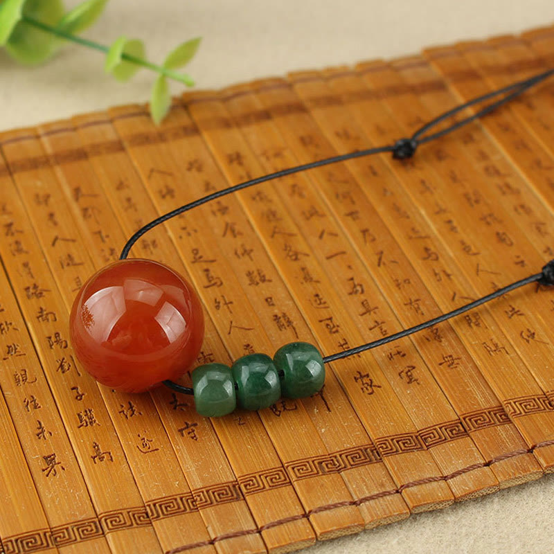Collar con colgante de cuerda de cuero con cuentas de semillas de Bodhi verdes, ágata roja y aventurina verde, piedras de Buda