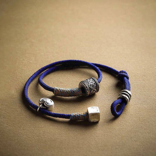 Pulsera de cuerda de doble vuelta con amuleto auspicioso Om Mani Padme Hum tibetano hecho a mano con piedras de Buda talladas