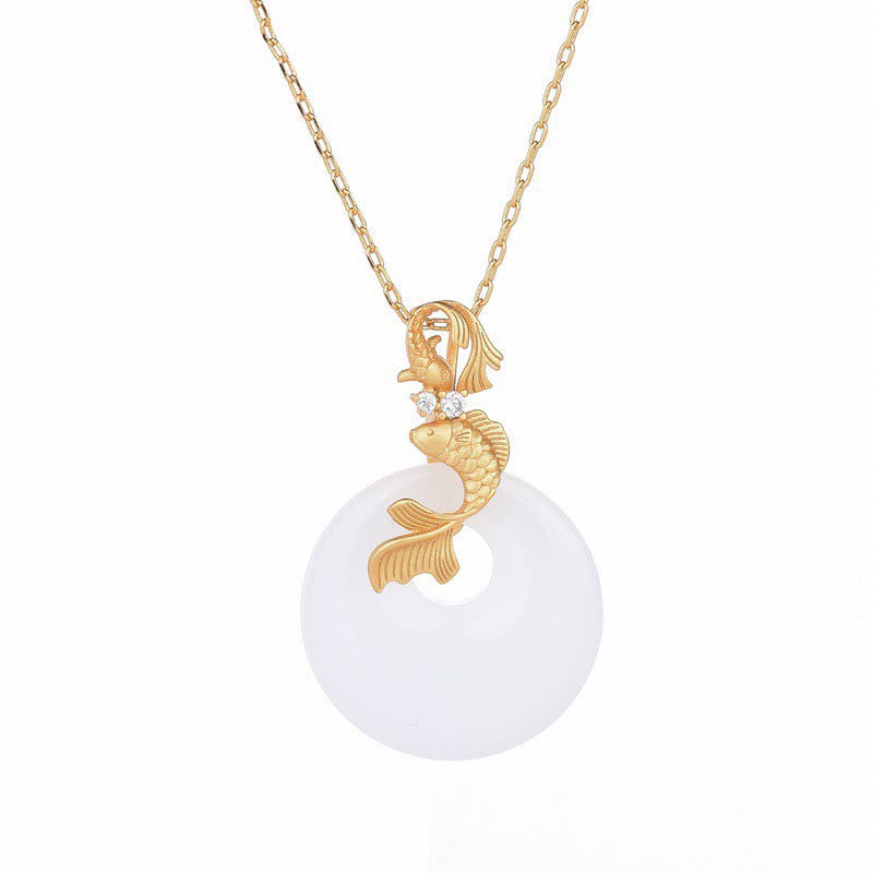 Buddha Stones Halskette mit Anhänger aus weißer Jade mit Koi-Fisch