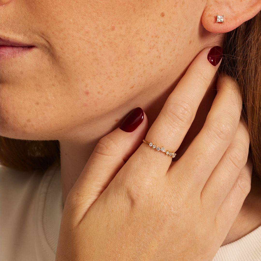 Anillo de plata con diamantes en racimo mixto